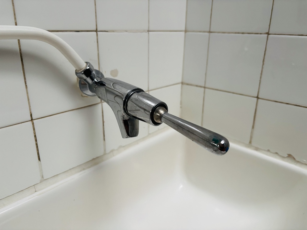 Robinet temporisé mural